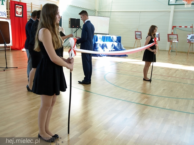 Nowa hala sportowa przy Zespole Szkół w Chorzelowie oficjalnie otwarta.