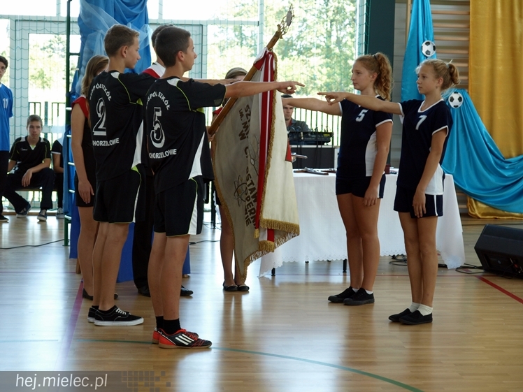 Nowa hala sportowa przy Zespole Szkół w Chorzelowie oficjalnie otwarta.