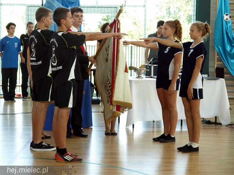 Nowa hala sportowa przy Zespole Szkół w Chorzelowie oficjalnie otwarta.