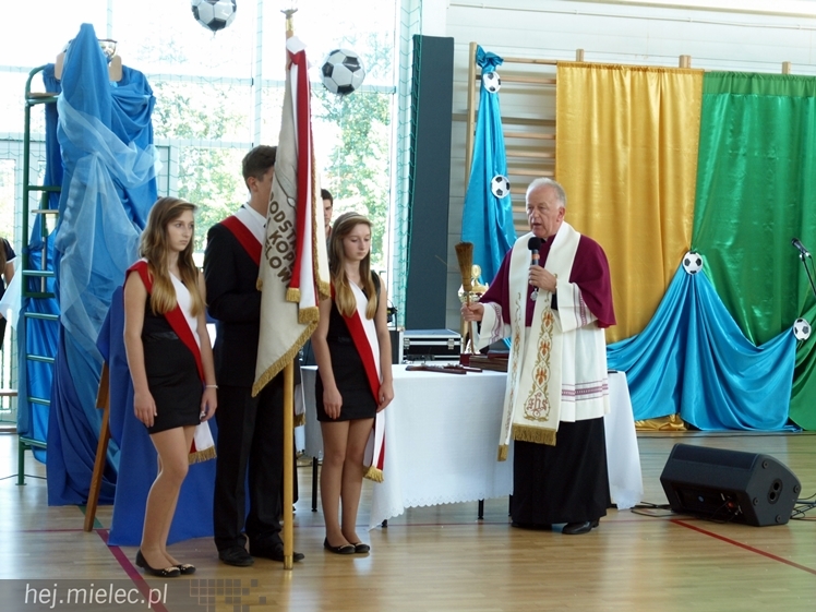 Nowa hala sportowa przy Zespole Szkół w Chorzelowie oficjalnie otwarta.