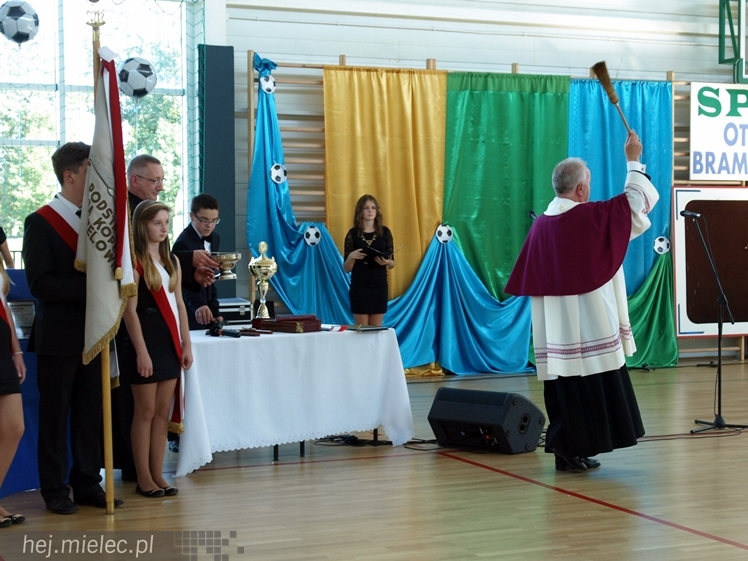 Nowa hala sportowa przy Zespole Szkół w Chorzelowie oficjalnie otwarta.