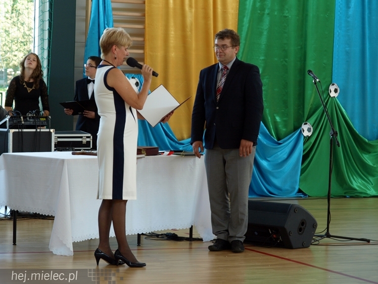 Nowa hala sportowa przy Zespole Szkół w Chorzelowie oficjalnie otwarta.