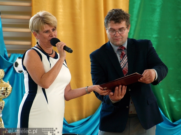 Nowa hala sportowa przy Zespole Szkół w Chorzelowie oficjalnie otwarta.