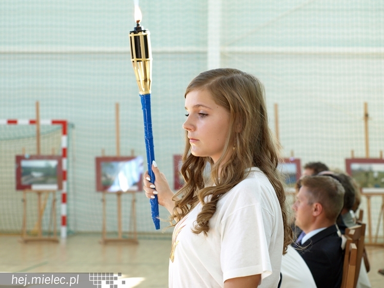 Nowa hala sportowa przy Zespole Szkół w Chorzelowie oficjalnie otwarta.