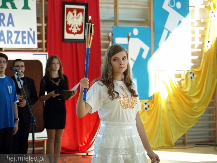 Nowa hala sportowa przy Zespole Szkół w Chorzelowie oficjalnie otwarta.