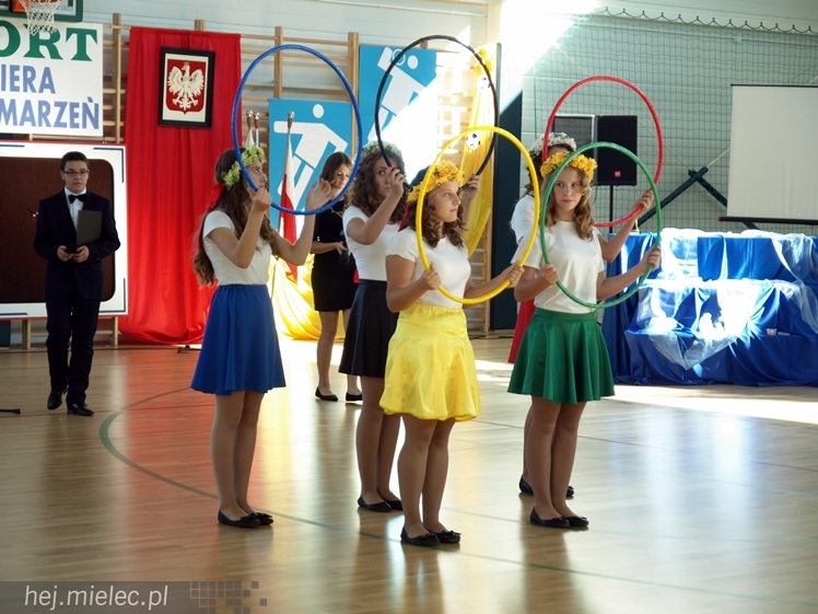 Nowa hala sportowa przy Zespole Szkół w Chorzelowie oficjalnie otwarta.