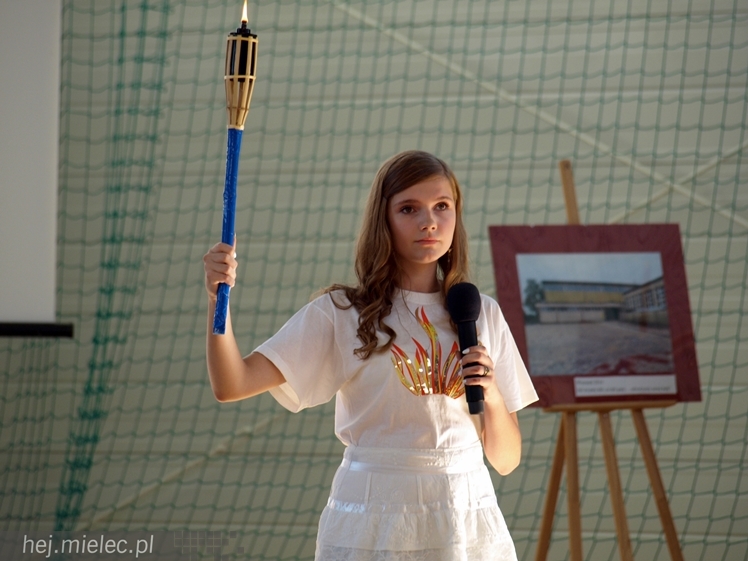 Nowa hala sportowa przy Zespole Szkół w Chorzelowie oficjalnie otwarta.