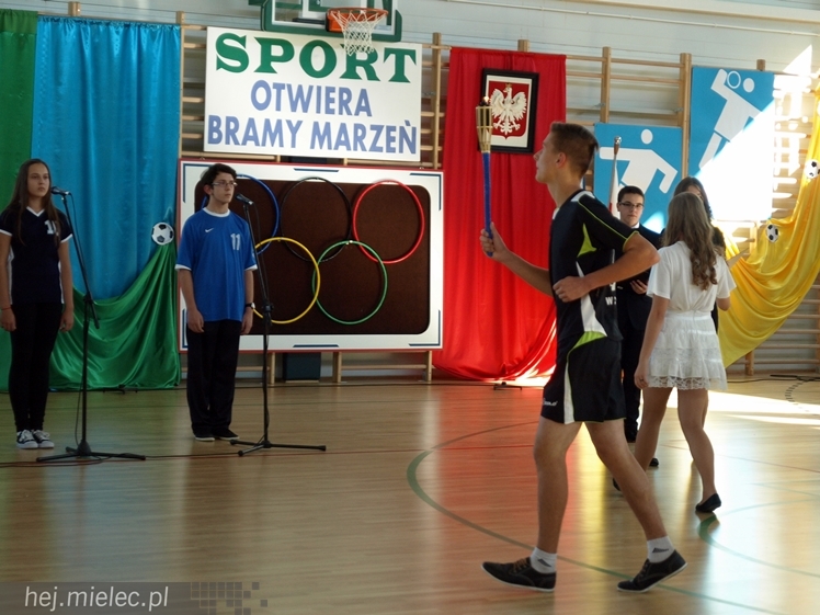 Nowa hala sportowa przy Zespole Szkół w Chorzelowie oficjalnie otwarta.