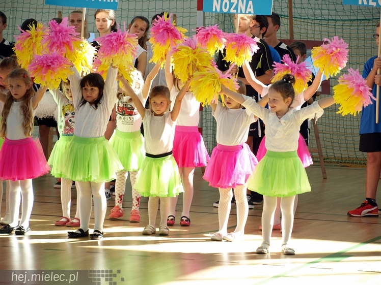 Nowa hala sportowa przy Zespole Szkół w Chorzelowie oficjalnie otwarta.