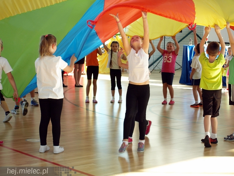 Nowa hala sportowa przy Zespole Szkół w Chorzelowie oficjalnie otwarta.