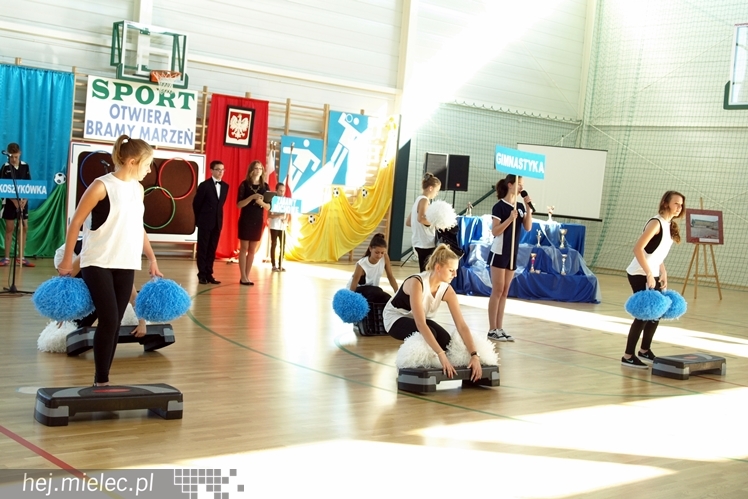 Nowa hala sportowa przy Zespole Szkół w Chorzelowie oficjalnie otwarta.