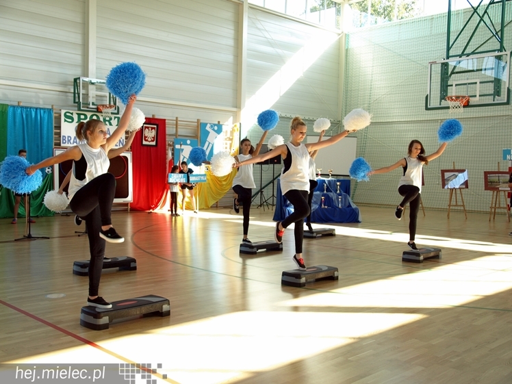 Nowa hala sportowa przy Zespole Szkół w Chorzelowie oficjalnie otwarta.