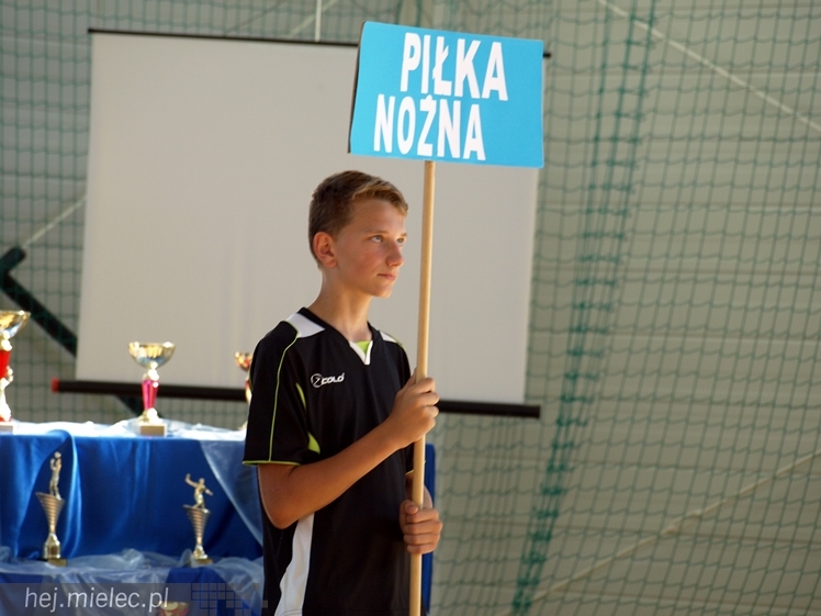 Nowa hala sportowa przy Zespole Szkół w Chorzelowie oficjalnie otwarta.