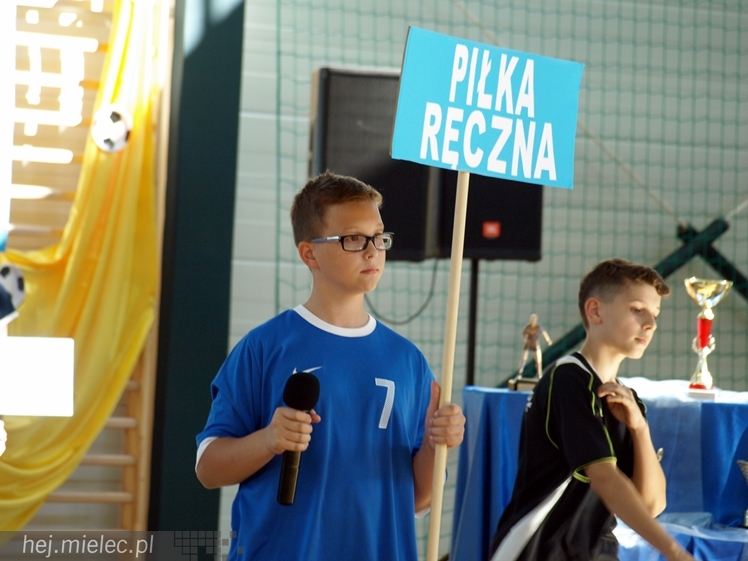 Nowa hala sportowa przy Zespole Szkół w Chorzelowie oficjalnie otwarta.