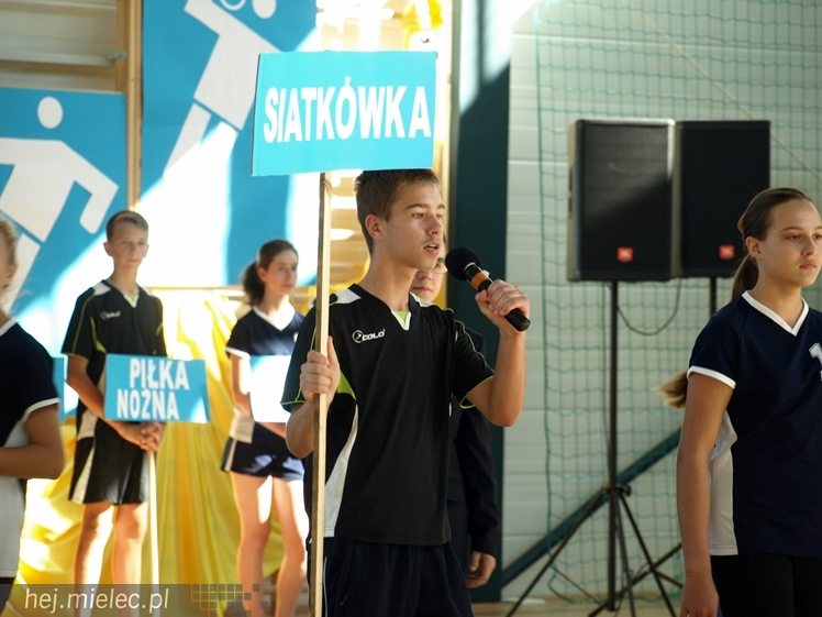 Nowa hala sportowa przy Zespole Szkół w Chorzelowie oficjalnie otwarta.