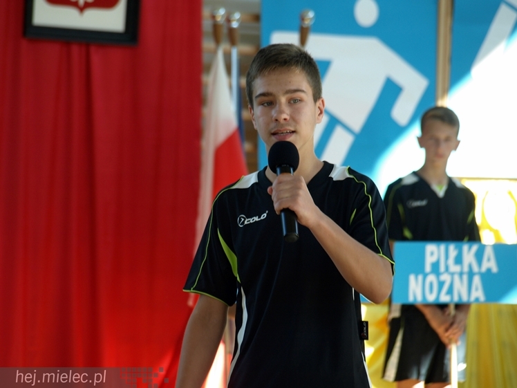 Nowa hala sportowa przy Zespole Szkół w Chorzelowie oficjalnie otwarta.