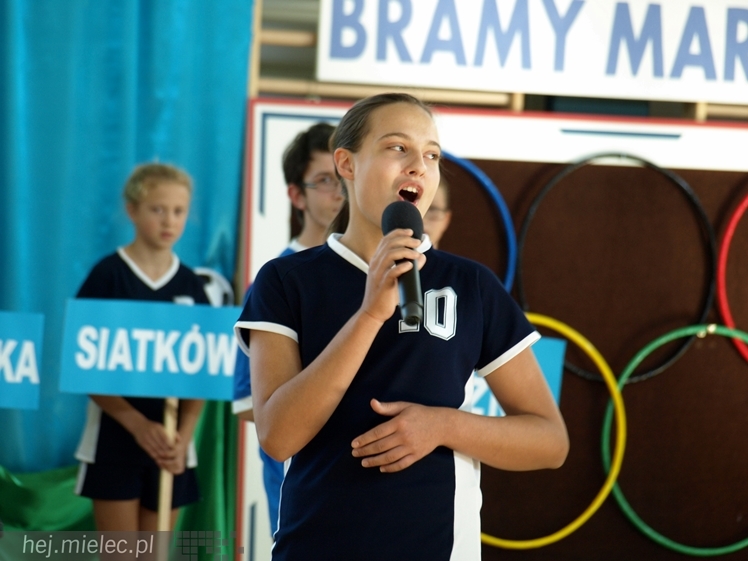 Nowa hala sportowa przy Zespole Szkół w Chorzelowie oficjalnie otwarta.