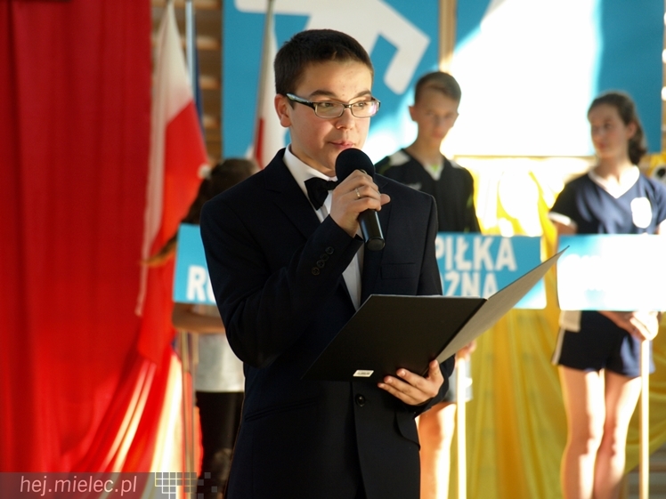 Nowa hala sportowa przy Zespole Szkół w Chorzelowie oficjalnie otwarta.