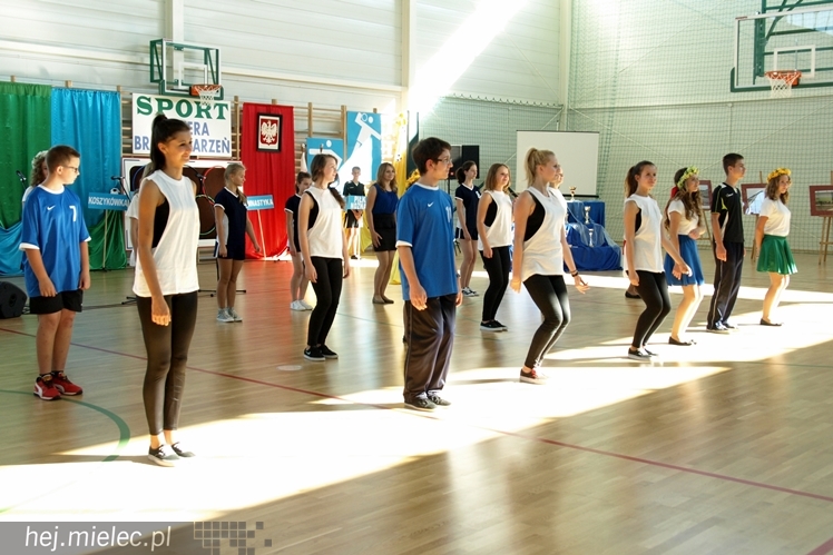 Nowa hala sportowa przy Zespole Szkół w Chorzelowie oficjalnie otwarta.