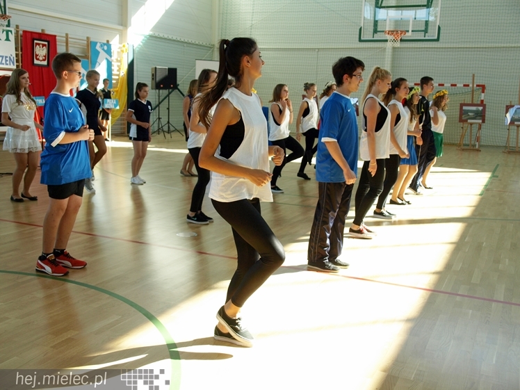 Nowa hala sportowa przy Zespole Szkół w Chorzelowie oficjalnie otwarta.