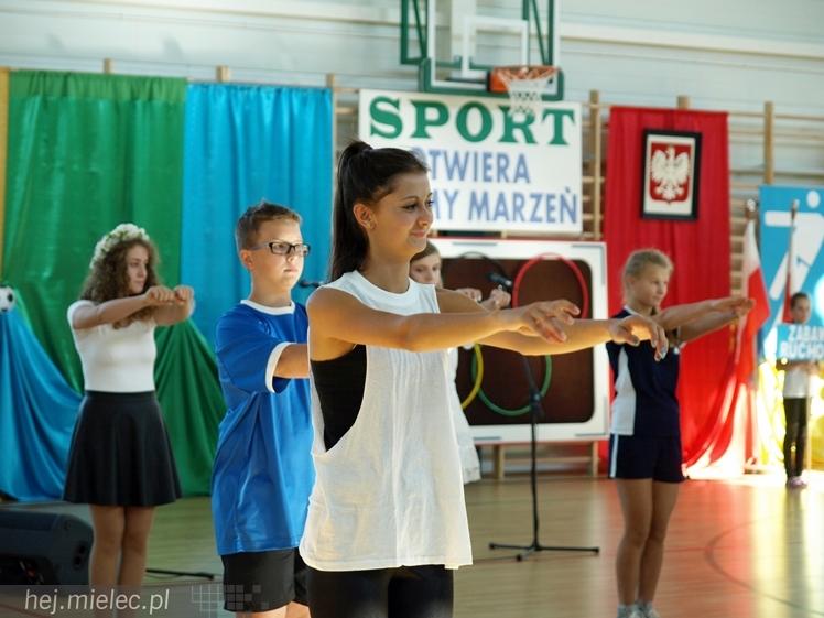 Nowa hala sportowa przy Zespole Szkół w Chorzelowie oficjalnie otwarta.