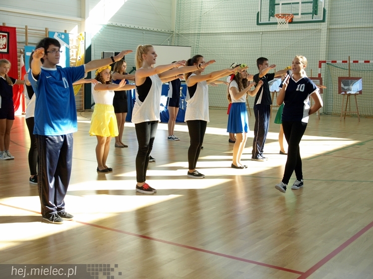 Nowa hala sportowa przy Zespole Szkół w Chorzelowie oficjalnie otwarta.