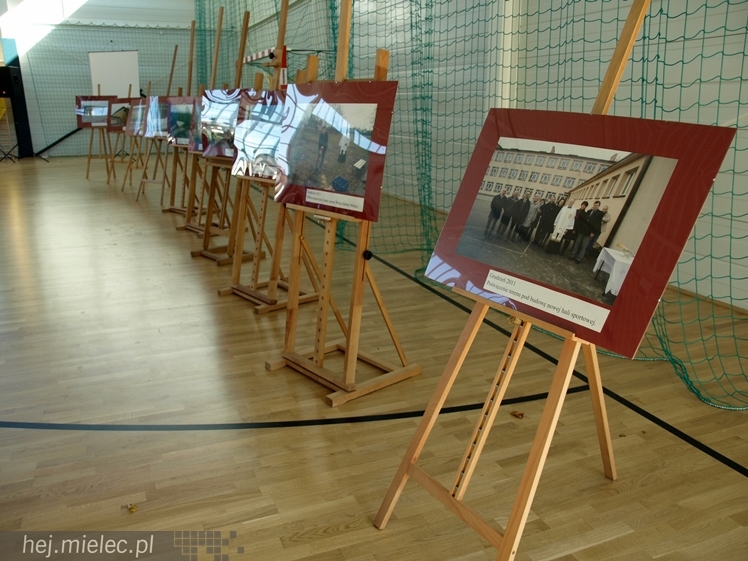 Nowa hala sportowa przy Zespole Szkół w Chorzelowie oficjalnie otwarta.