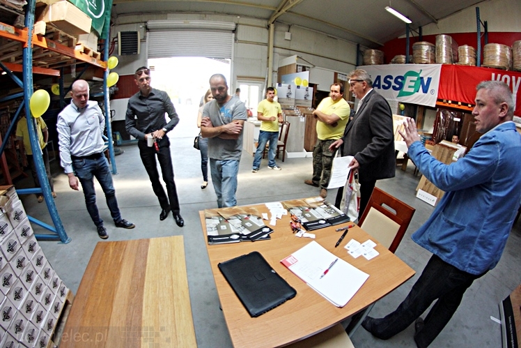III edycja Targów Artykułów i Surowców Meblowych oraz Materiałów Wykończeniowych Wnętrz w firmie KRIS-MAT
