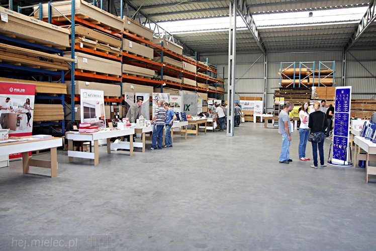 III edycja Targów Artykułów i Surowców Meblowych oraz Materiałów Wykończeniowych Wnętrz w firmie KRIS-MAT