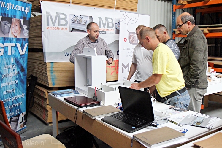 III edycja Targów Artykułów i Surowców Meblowych oraz Materiałów Wykończeniowych Wnętrz w firmie KRIS-MAT
