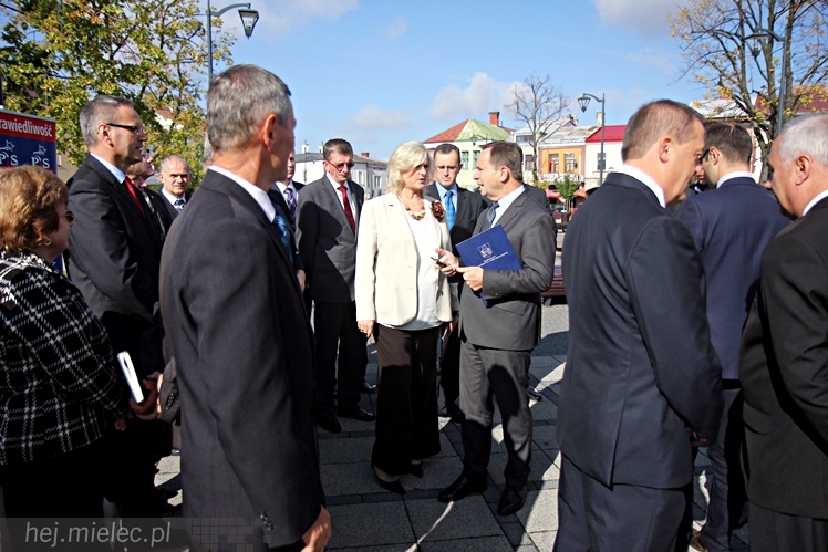 PiS przedstawił swoich kandydatów w wyborach samorządowych 2014