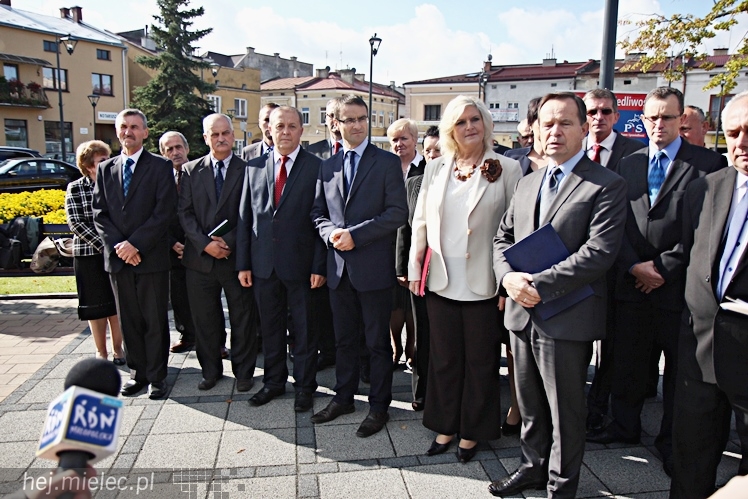 PiS przedstawił swoich kandydatów w wyborach samorządowych 2014