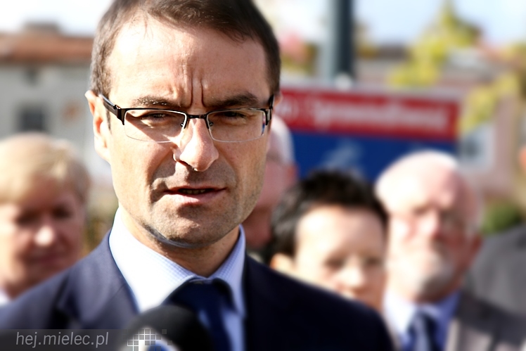 PiS przedstawił swoich kandydatów w wyborach samorządowych 2014