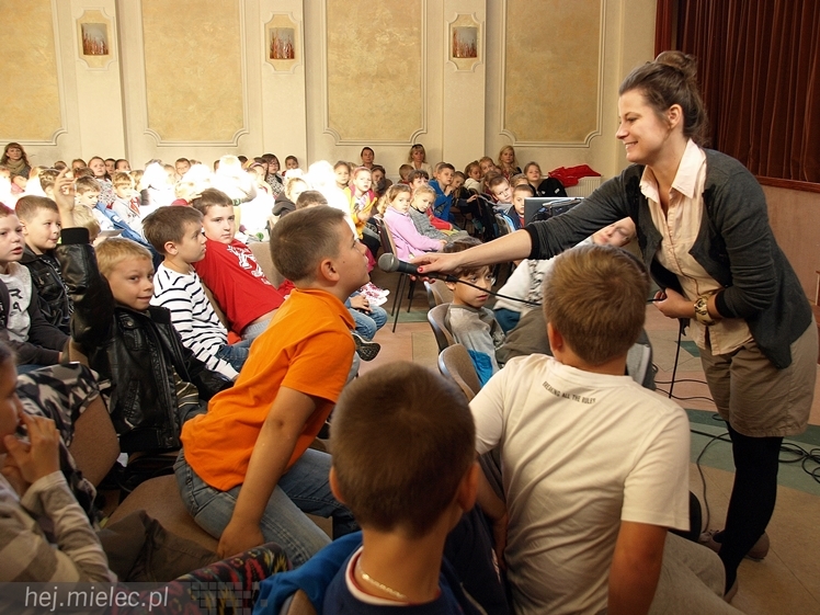 Najmłodszych spotkanie z teatrem. W KANIE wystawiono sztukę ?O Krasnoludkach i Sierotce Marysi?