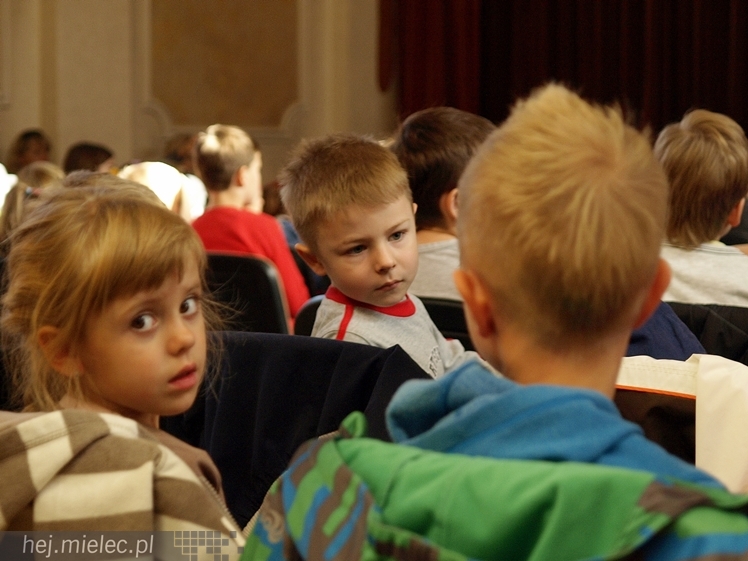 Najmłodszych spotkanie z teatrem. W KANIE wystawiono sztukę ?O Krasnoludkach i Sierotce Marysi?
