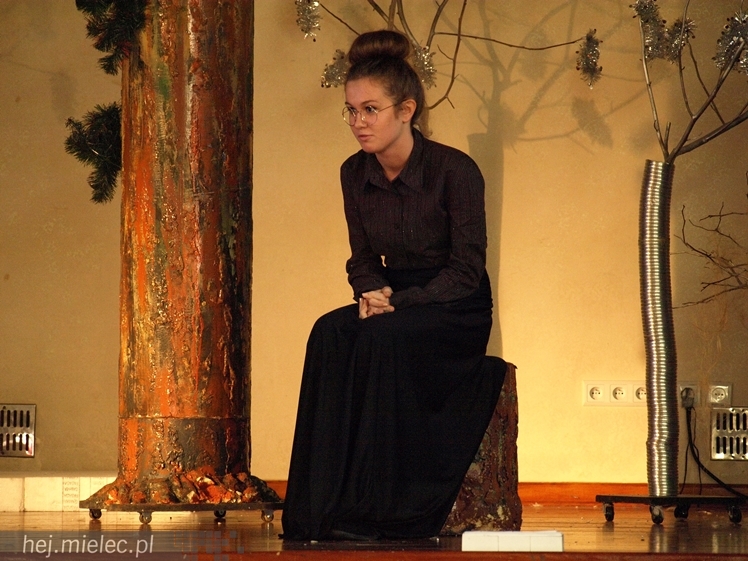 Najmłodszych spotkanie z teatrem. W KANIE wystawiono sztukę ?O Krasnoludkach i Sierotce Marysi?