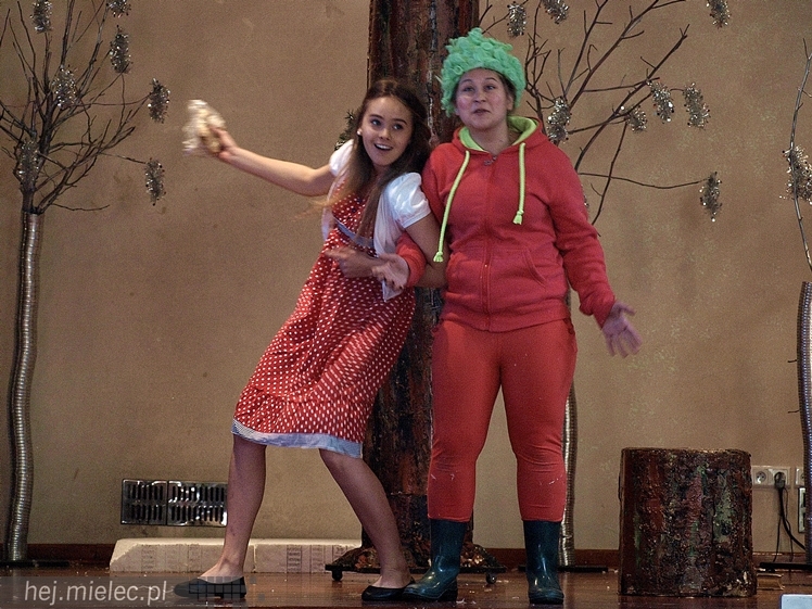 Najmłodszych spotkanie z teatrem. W KANIE wystawiono sztukę ?O Krasnoludkach i Sierotce Marysi?
