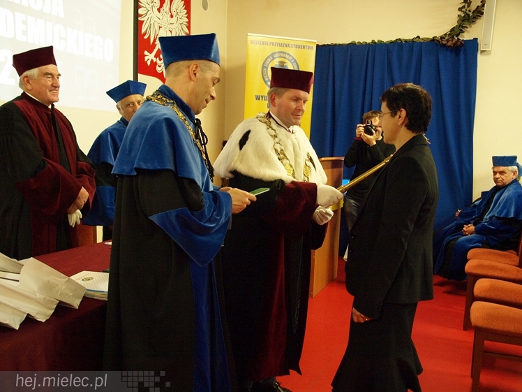 Uroczysta inauguracja nowego roku akademickiego w WSGiZ