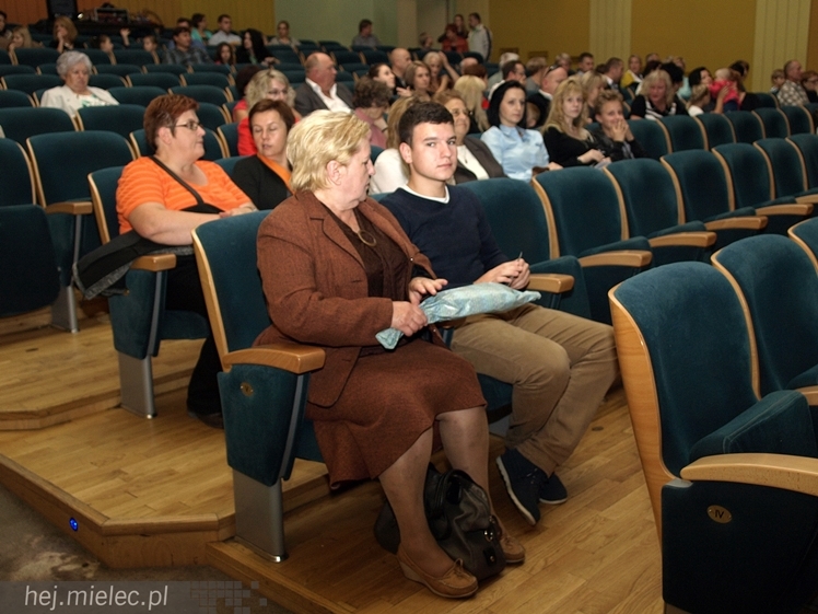 Czterdziestu młodych aktorów w premierowej sztuce ?Książę i żebrak?