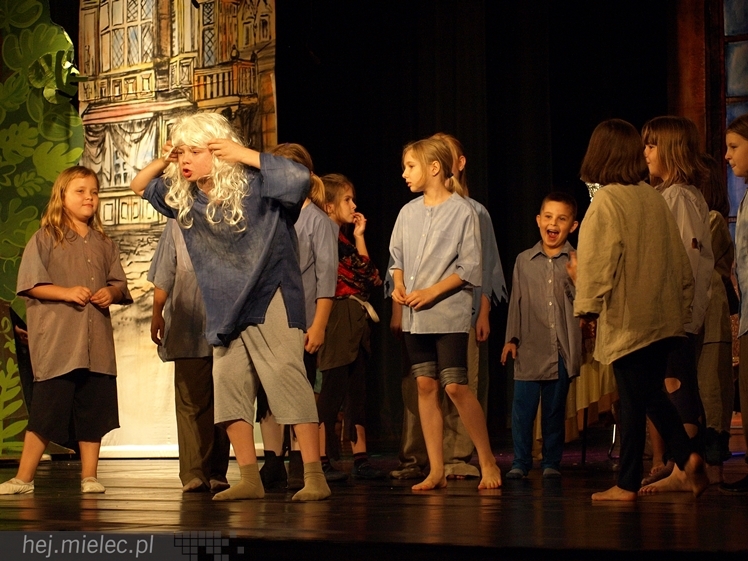 Czterdziestu młodych aktorów w premierowej sztuce ?Książę i żebrak?