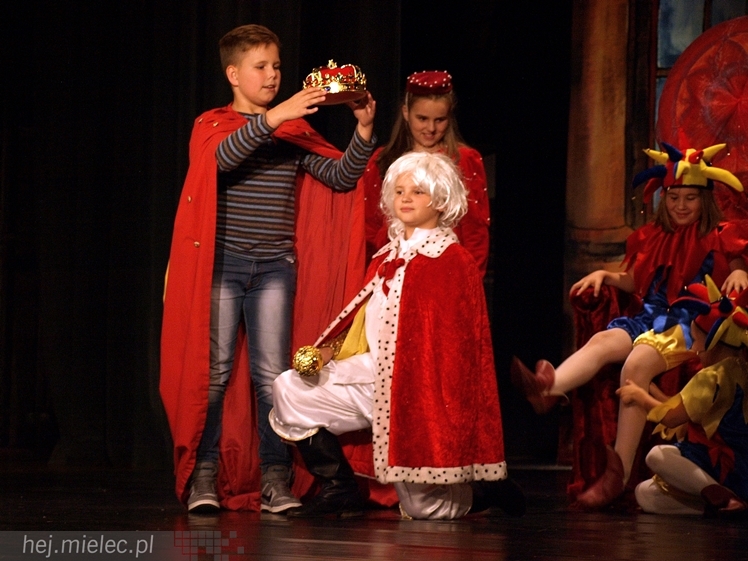 Czterdziestu młodych aktorów w premierowej sztuce ?Książę i żebrak?