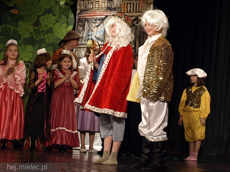 Czterdziestu młodych aktorów w premierowej sztuce ?Książę i żebrak?