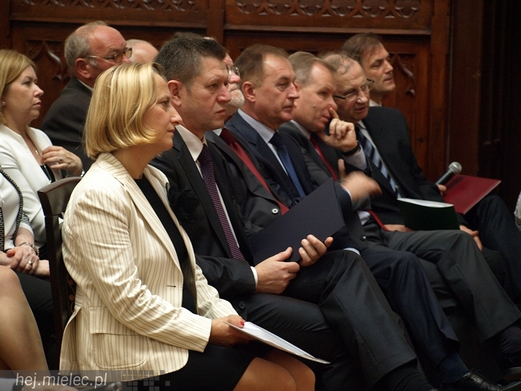 Dziesięciu najlepszych nauczycieli zostało uhonorowanych przez Starostwo Powiatowe