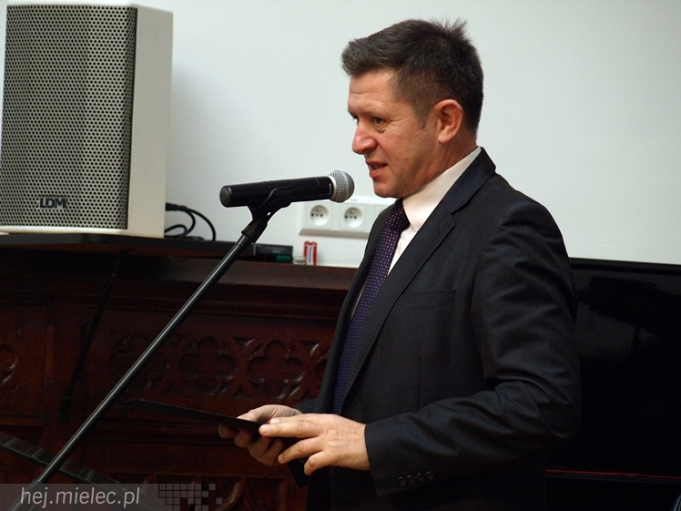 Dziesięciu najlepszych nauczycieli zostało uhonorowanych przez Starostwo Powiatowe