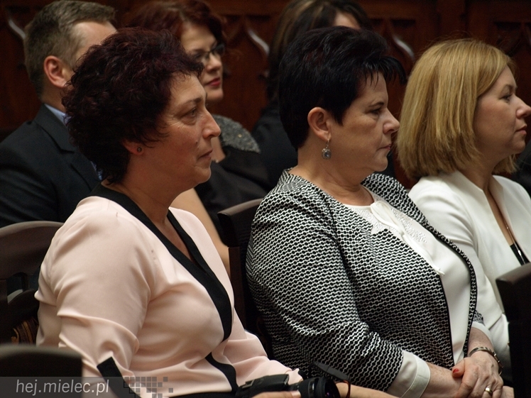 Dziesięciu najlepszych nauczycieli zostało uhonorowanych przez Starostwo Powiatowe