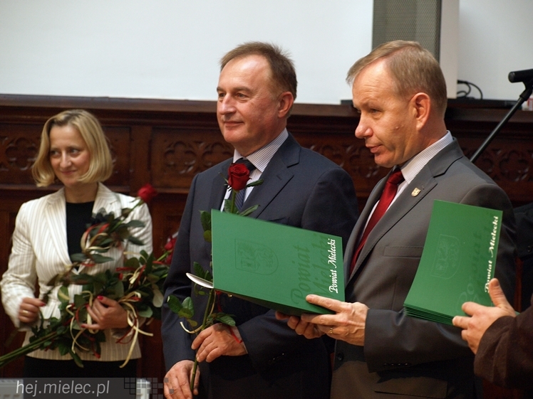 Dziesięciu najlepszych nauczycieli zostało uhonorowanych przez Starostwo Powiatowe