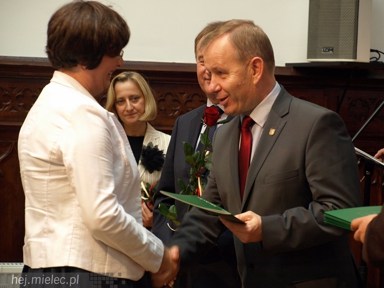 Dziesięciu najlepszych nauczycieli zostało uhonorowanych przez Starostwo Powiatowe