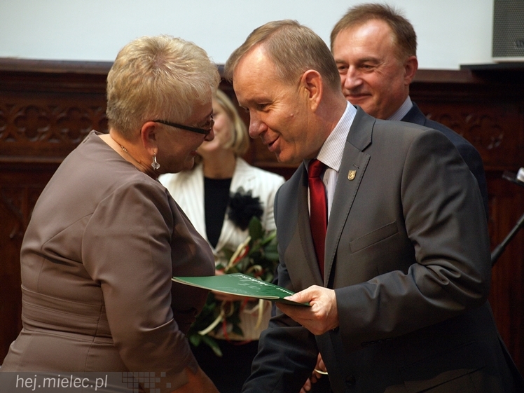 Dziesięciu najlepszych nauczycieli zostało uhonorowanych przez Starostwo Powiatowe