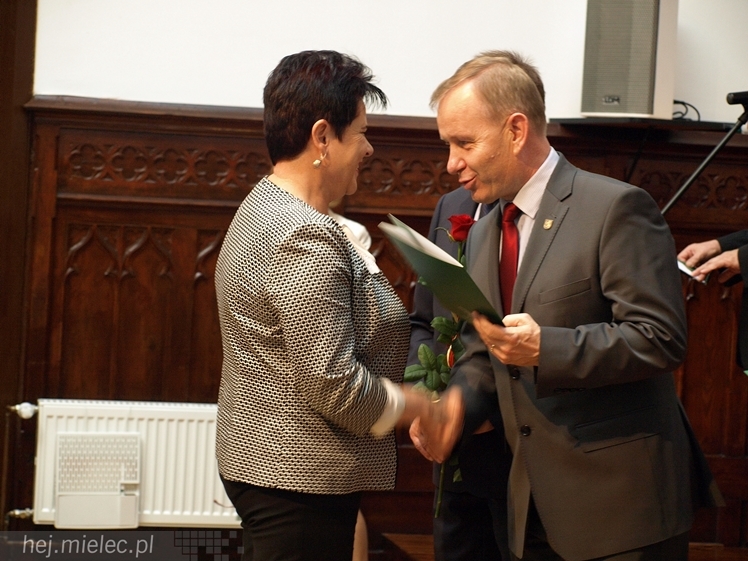 Dziesięciu najlepszych nauczycieli zostało uhonorowanych przez Starostwo Powiatowe