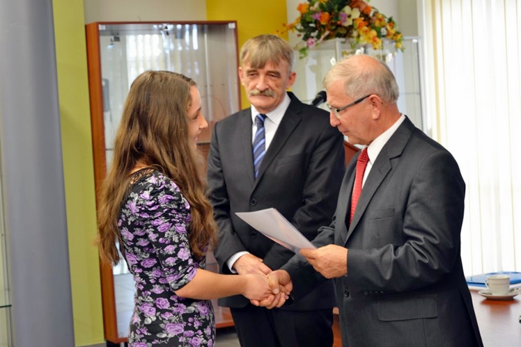 W Radomyślu Wielkim wręczono stypendia dla uczniów i nauczycieli